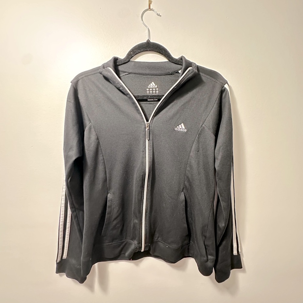 💸 Black Adidas Sweater